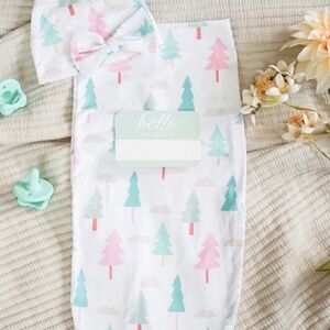 Cutie Cocoon- Baby Cocoon & Hat Set NWT On Cloud Pine by Izzy Ritzy